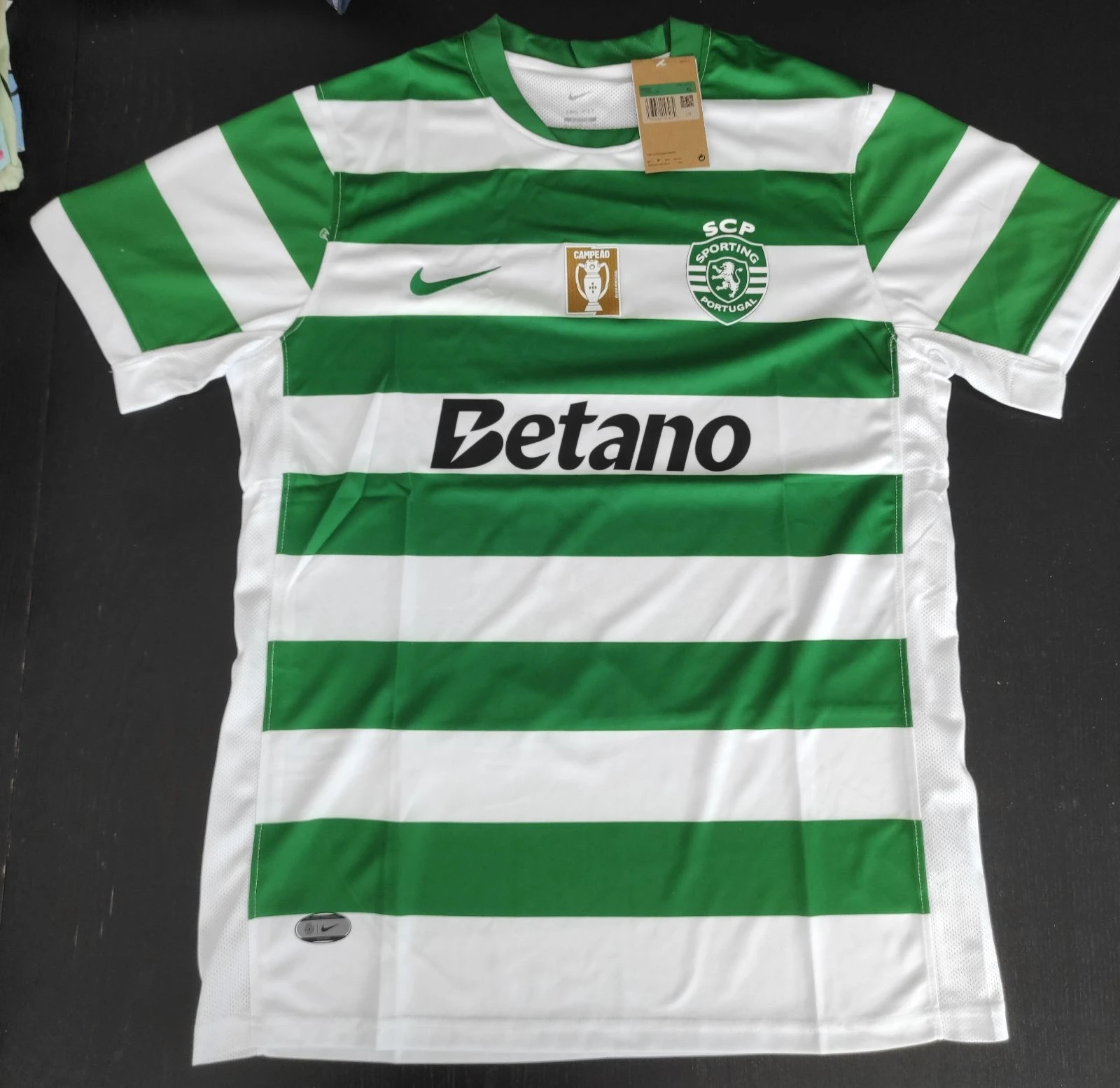 Camisola do Sporting, época 25/26, com Patch de campeão, tamanhos S e XXL 